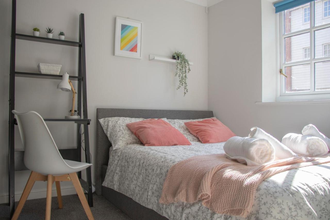 Lovely 3-Bedroom Apartment In Κόλτσεστερ Εξωτερικό φωτογραφία