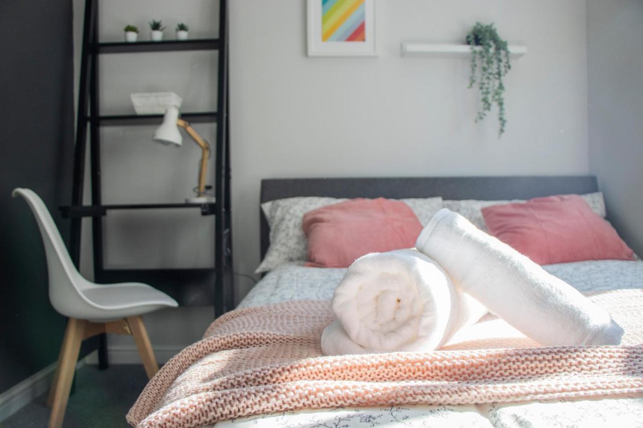 Lovely 3-Bedroom Apartment In Κόλτσεστερ Εξωτερικό φωτογραφία