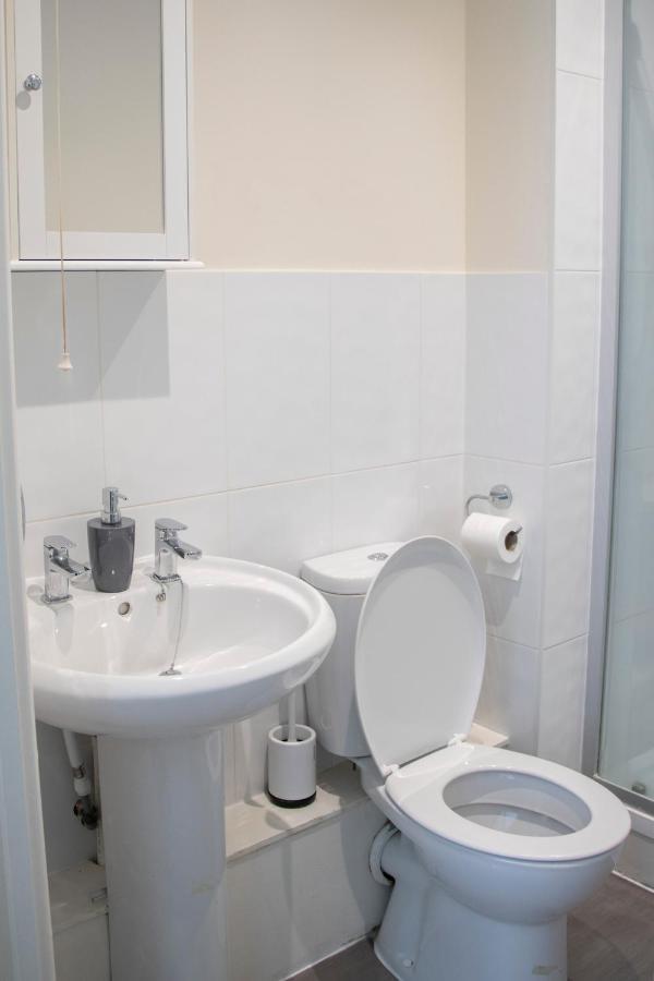 Lovely 3-Bedroom Apartment In Κόλτσεστερ Εξωτερικό φωτογραφία