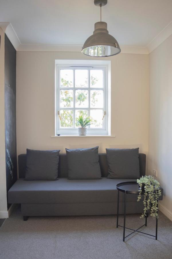 Lovely 3-Bedroom Apartment In Κόλτσεστερ Εξωτερικό φωτογραφία