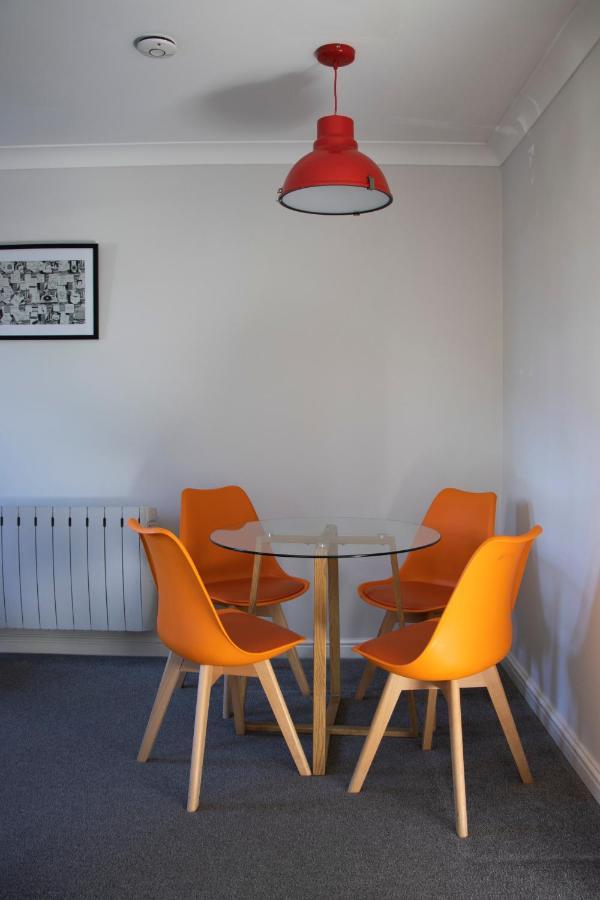 Lovely 3-Bedroom Apartment In Κόλτσεστερ Εξωτερικό φωτογραφία